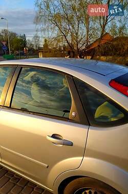 Хэтчбек Ford Focus 2005 в 