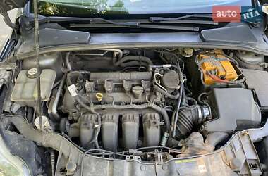 Хэтчбек Ford Focus 2011 в 