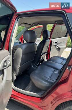 Хэтчбек Ford Focus 2002 в 