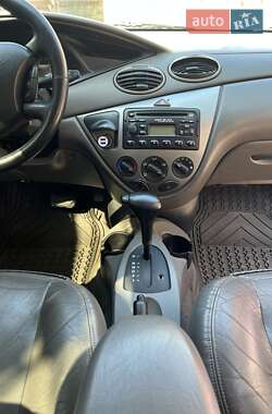 Хэтчбек Ford Focus 2002 в 