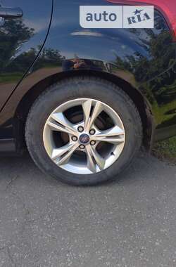 Хэтчбек Ford Focus 2012 в 