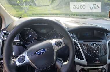 Хэтчбек Ford Focus 2012 в 