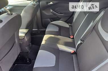 Хэтчбек Ford Focus 2012 в 
