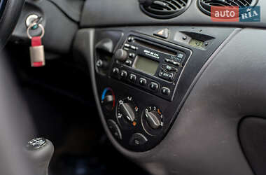 Хэтчбек Ford Focus 2001 в 