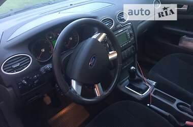 Хэтчбек Ford Focus 2005 в 