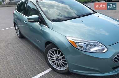 Хэтчбек Ford Focus 2012 в 