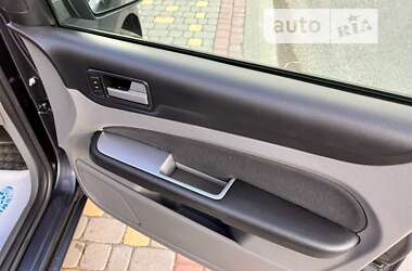 Хэтчбек Ford Focus 2010 в 