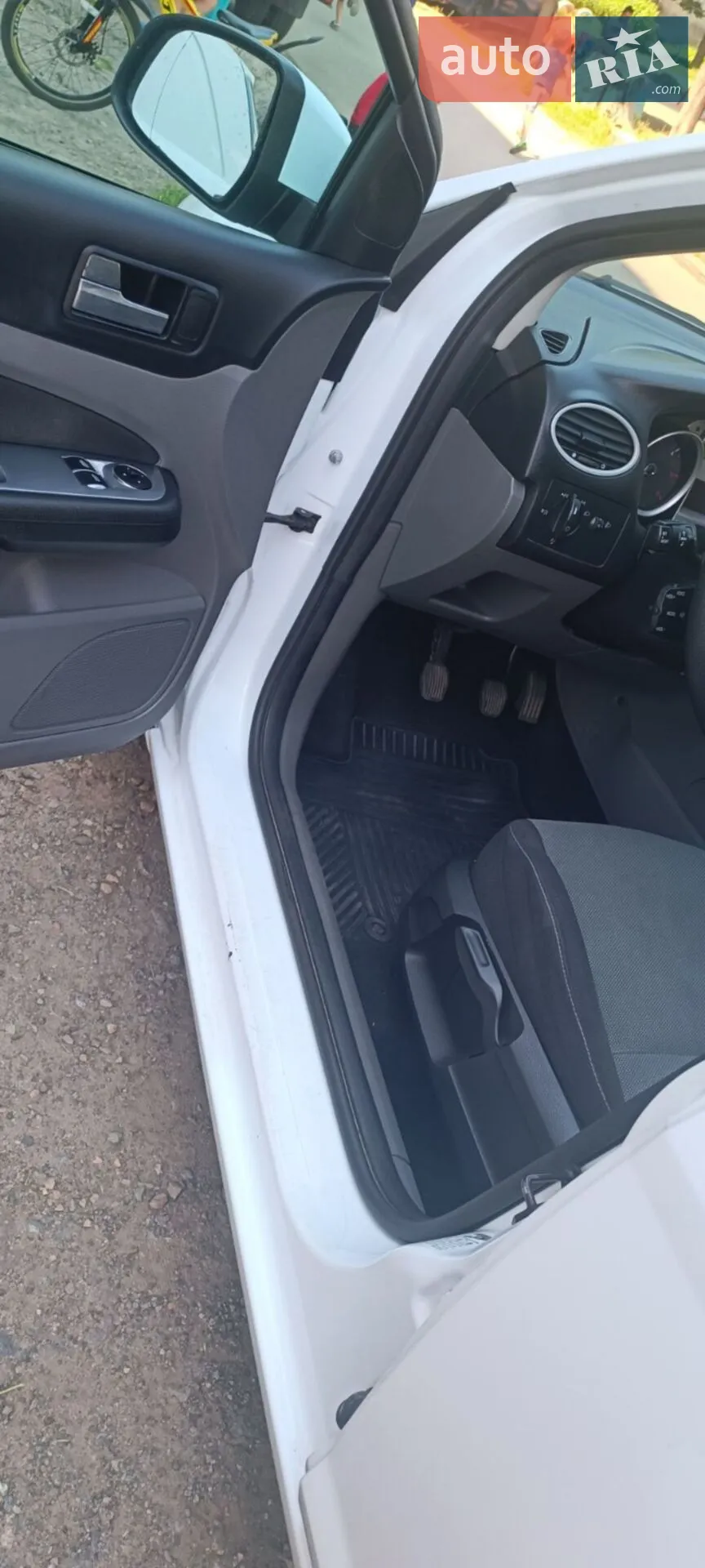 2010 Ford Focus - мініатюра 9