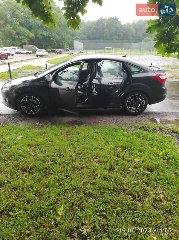 Седан Ford Focus 2014 в 