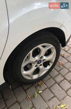 Хэтчбек Ford Focus 2013 в 