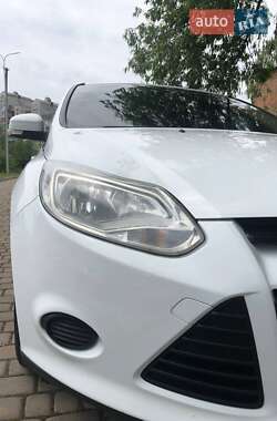 Хэтчбек Ford Focus 2013 в 