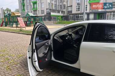 Хэтчбек Ford Focus 2013 в 