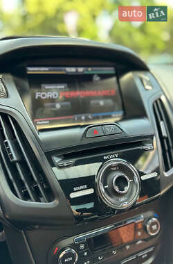Хэтчбек Ford Focus 2012 в 