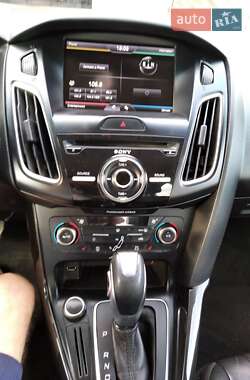 Седан Ford Focus 2015 в 