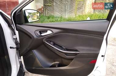Седан Ford Focus 2015 в 