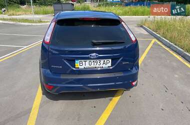 Хэтчбек Ford Focus 2010 в 