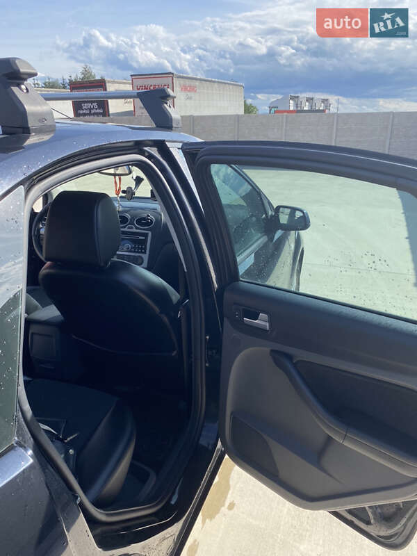 Хэтчбек Ford Focus 2006 в Тячеве