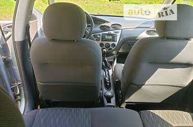 Хэтчбек Ford Focus 2002 в 