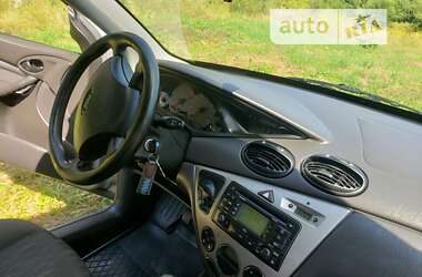 Хэтчбек Ford Focus 2002 в 