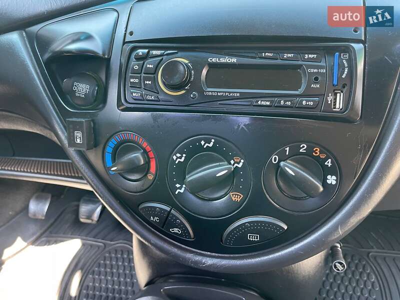 Седан Ford Focus 2001 в Южном фото 13 Седан Ford Focus 2001 в Южном