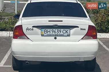 Седан Ford Focus 2001 в Южному