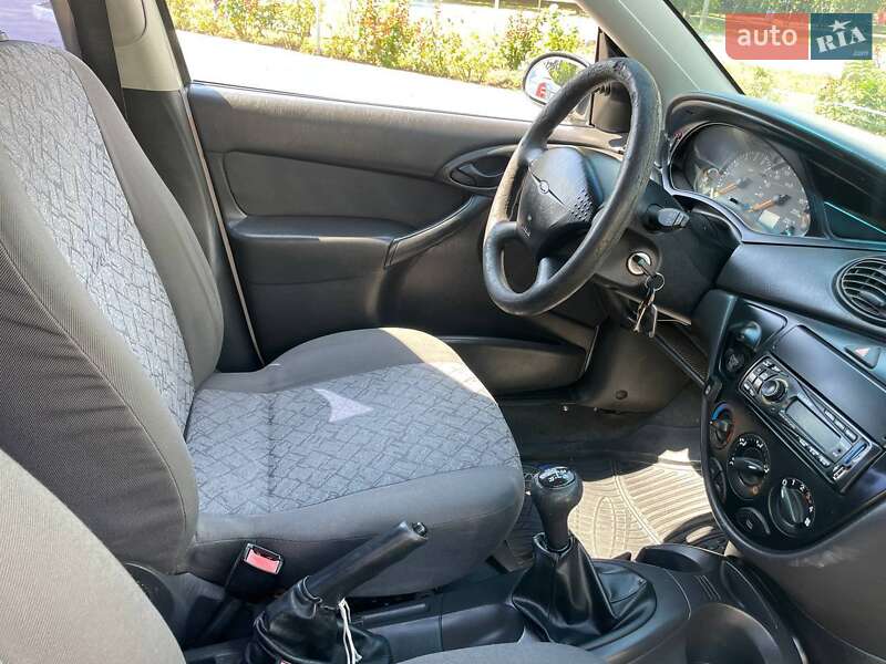Седан Ford Focus 2001 в Южном фото 29 Седан Ford Focus 2001 в Южном