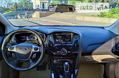 Хэтчбек Ford Focus 2013 в 