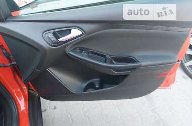 Седан Ford Focus 2015 в 