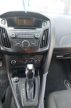 Седан Ford Focus 2015 в 