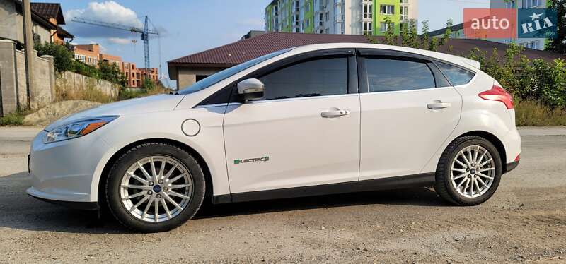 Хэтчбек Ford Focus 2015 в Каменец-Подольском