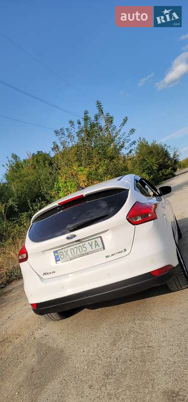 Хэтчбек Ford Focus 2015 в Каменец-Подольском