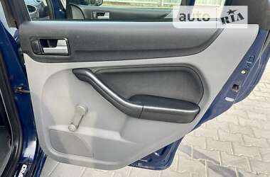 Хэтчбек Ford Focus 2011 в 