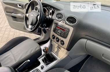 Хэтчбек Ford Focus 2011 в 