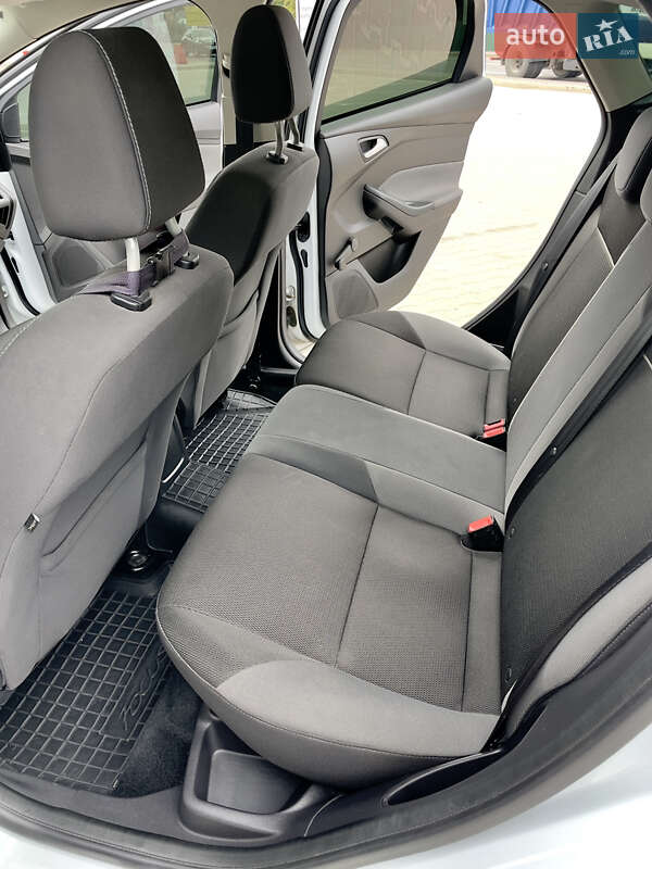 Хэтчбек Ford Focus 2014 в Вишневом