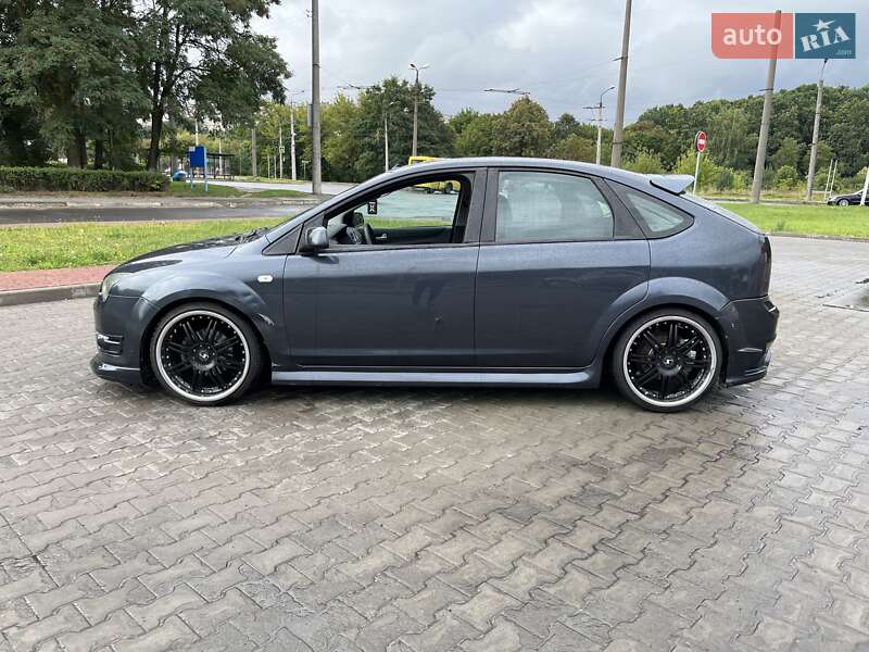 Хэтчбек Ford Focus 2006 в Луцке