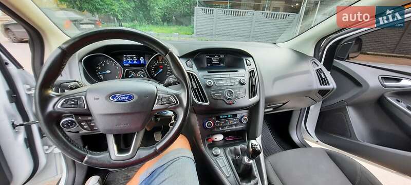 Хэтчбек Ford Focus 2015 в Днепре