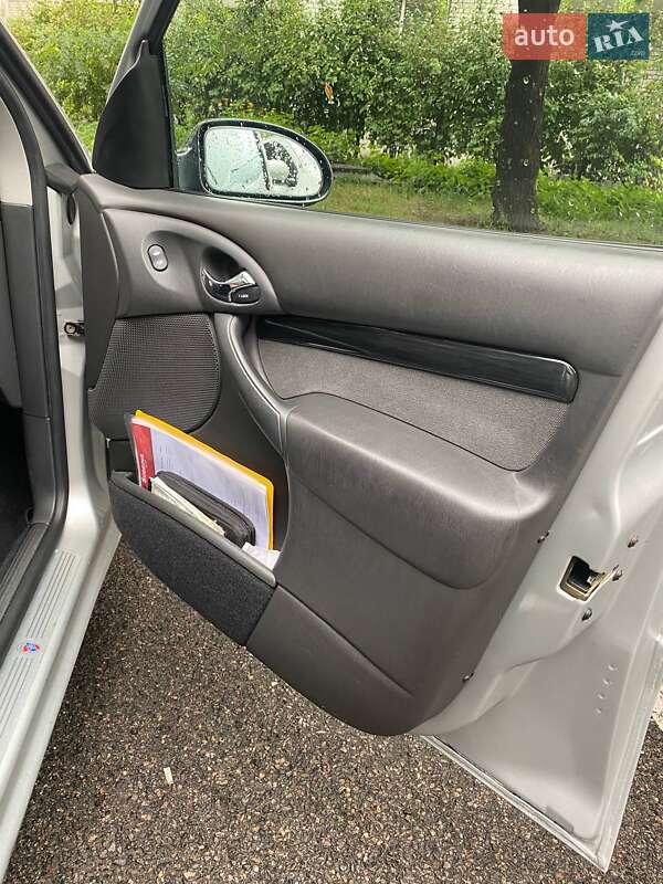 Седан Ford Focus 2002 в Днепре