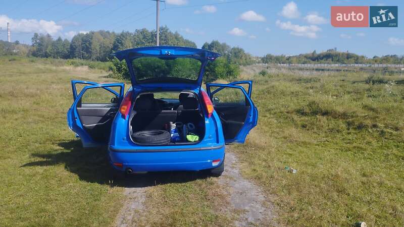 Хэтчбек Ford Focus 2003 в Шостке