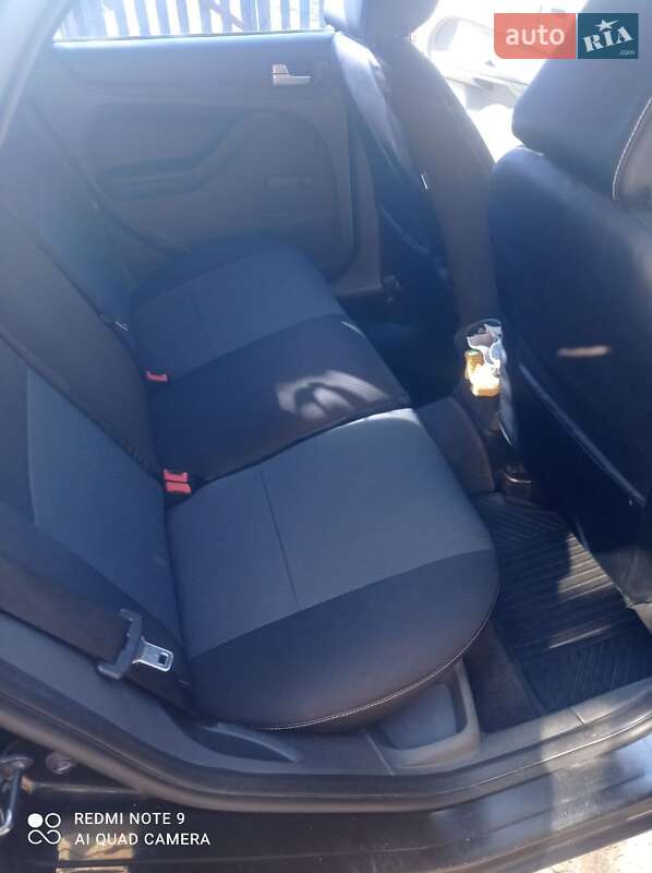 Хэтчбек Ford Focus 2007 в Долинской