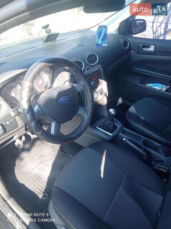 Хэтчбек Ford Focus 2007 в Долинской