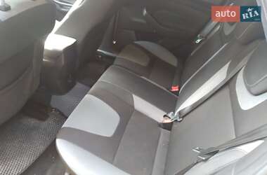 Хэтчбек Ford Focus 2013 в 