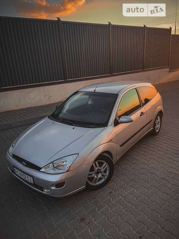 Хэтчбек Ford Focus 1999 в Рожище