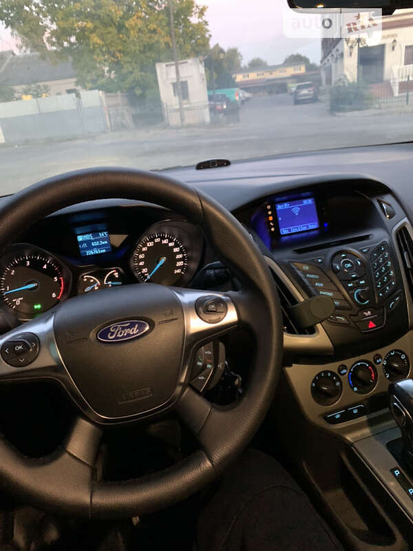 ford-focus-interior-cabinets-matttroy