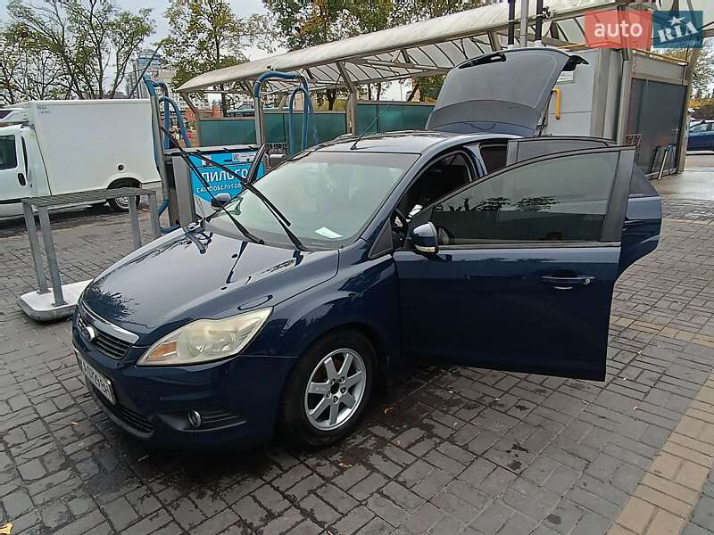 Хэтчбек Ford Focus 2008 в Киеве