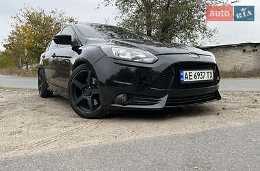 Хэтчбек Ford Focus 2012 в 