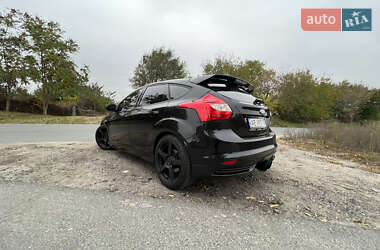 Хэтчбек Ford Focus 2012 в 