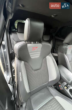 Хэтчбек Ford Focus 2012 в 