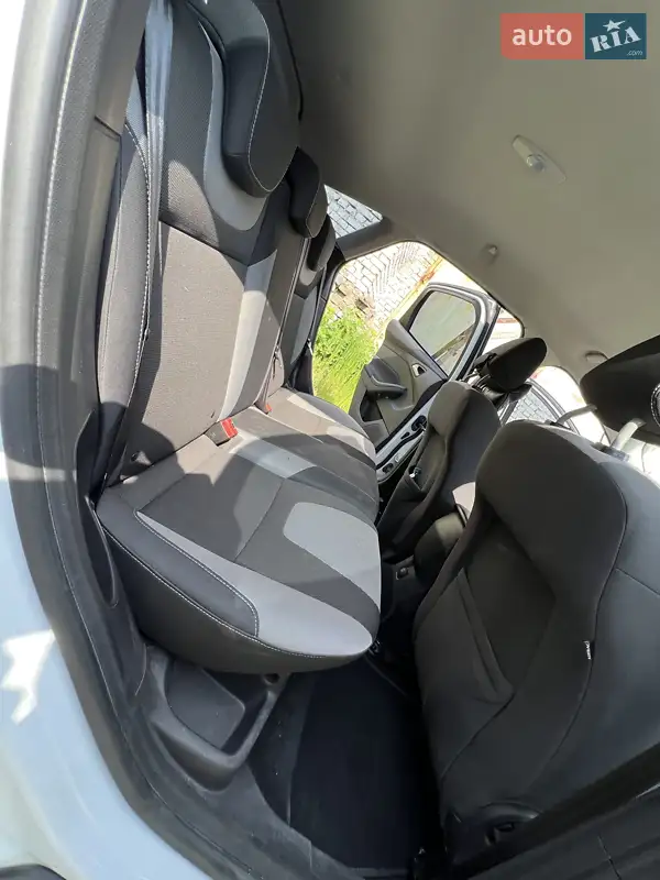 Ford Focus 2012 VIN WF0KXXGCBKCL43674 фото оголошення 17 з 61