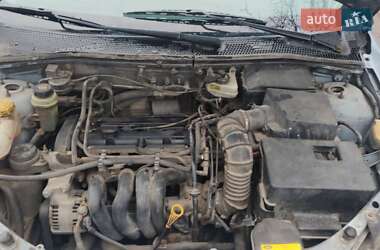 Хэтчбек Ford Focus 2004 в 
