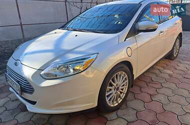 Хэтчбек Ford Focus 2013 в 